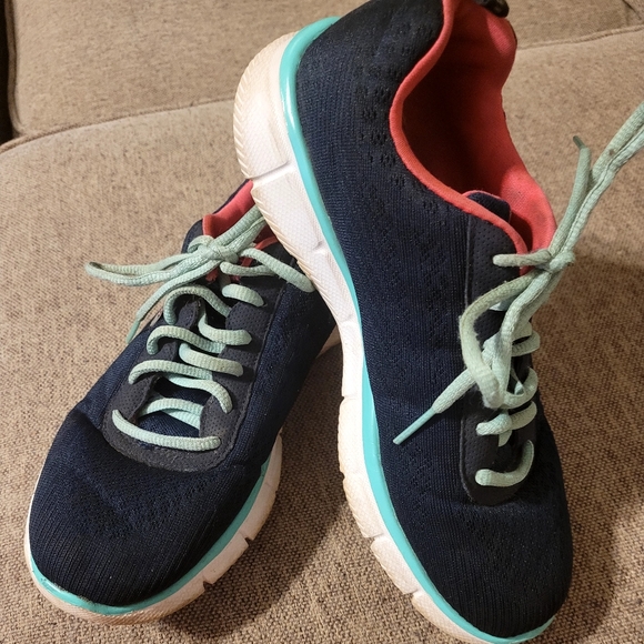 Sketchers - Picture 1 of 4